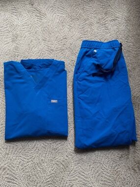 Figs Leon Scrub Set